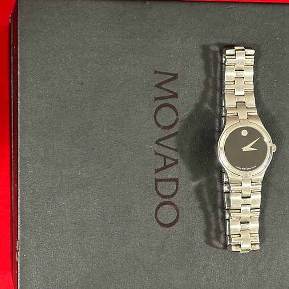 💎 100% Authentic Movado 2100017 Women's Museum Stainless Steel Quartz Wa… - Picture 7 of 11